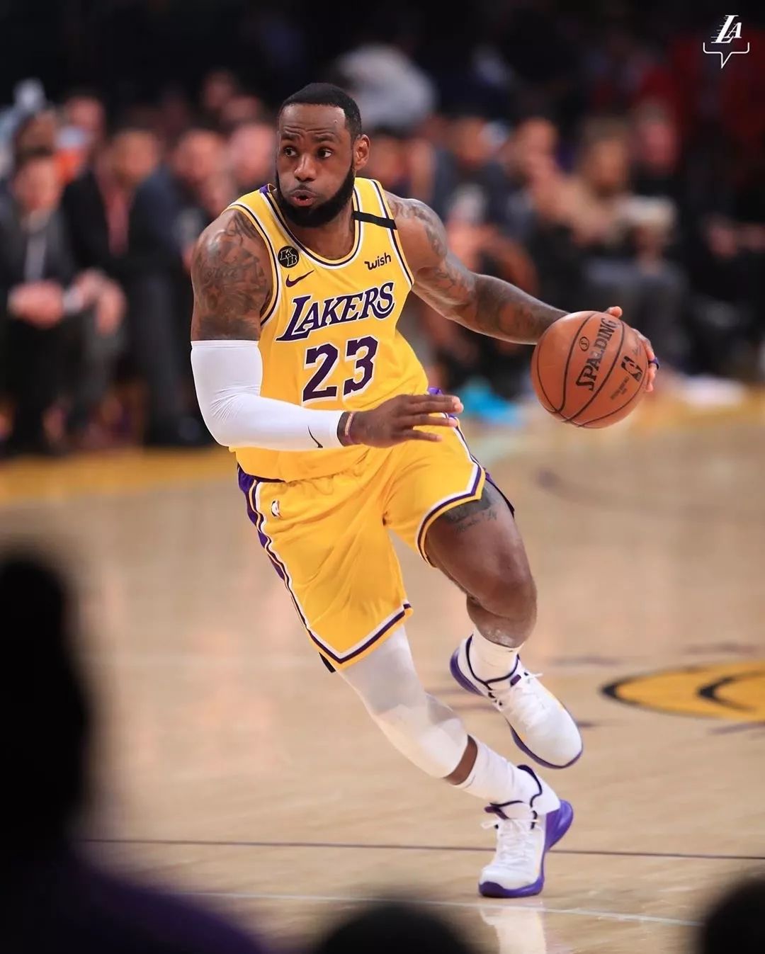 捕手利用两 捕手利用两