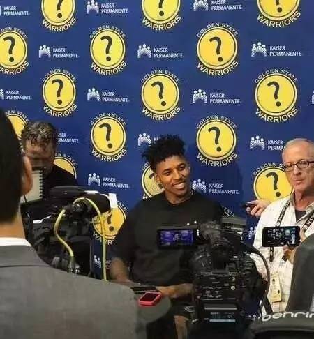 侧窗开口利 侧窗开口利